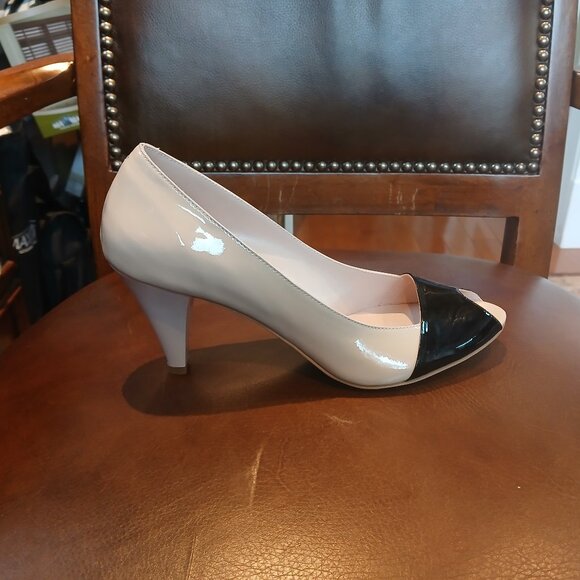 Practical patent leather comfortable pump. - Picture 6 of 8